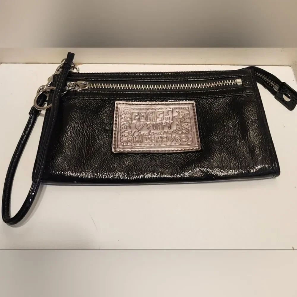 Coach "Poppy" Print Black Crinkly Patent Leather Zip Wallet/Wristlet Ret.$155